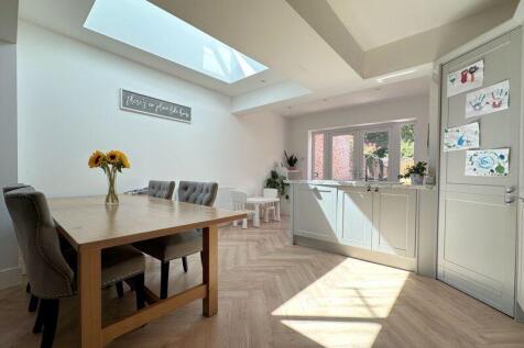 Kitchen/Dining Area