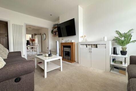 Lounge/Dining Area