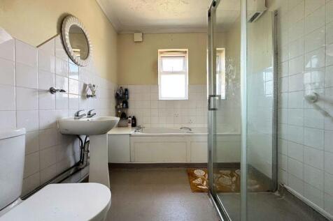 Bath &amp; Shower Room