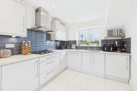 KITCHEN/ DINING ROOM