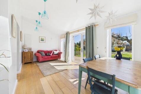 DINING / LIVING ROOM