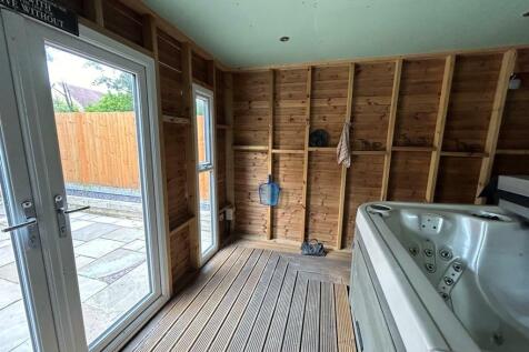HOT TUB CABIN