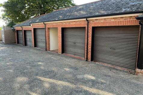 SINGLE GARAGE IN A BLOCK
