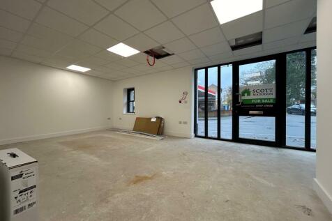 OPEN PLAN RECEPTION