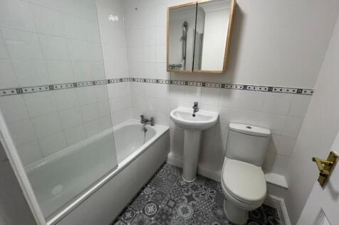 BATHROOM.jpeg