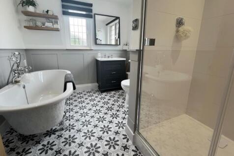 En suite bathroom