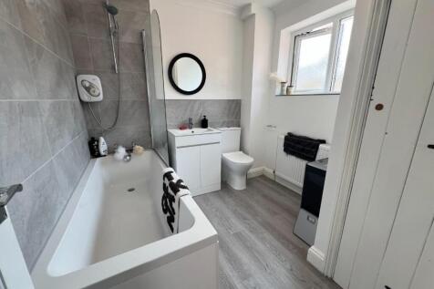 Bathroom suite