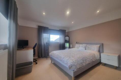 18 Tweed Close B1.jpg