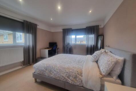 18 Tweed Close B1 2.jpg