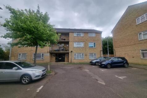 18 Tweed Close Front 1.jpg