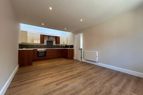 OPEN PLAN SITTING / KITCHEN