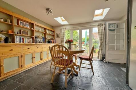 breakfast room