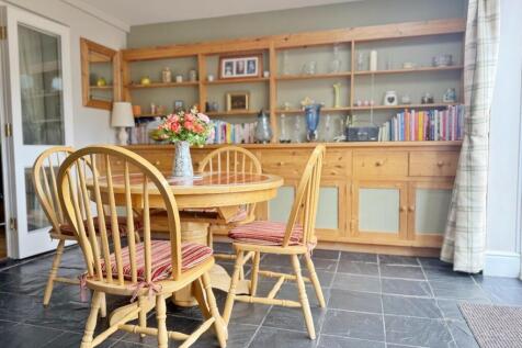 breakfast room