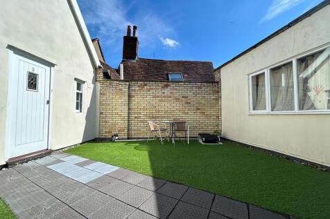 COMMUNAL ROOFTOP GARDEN