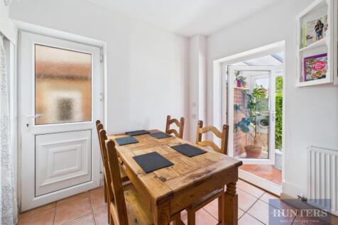 Kitchen / Dining Area