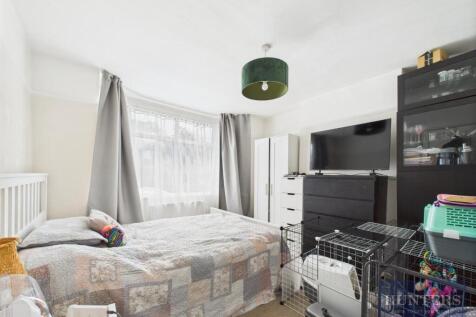 CAM02256G0-PR0338-STILL002.jpg