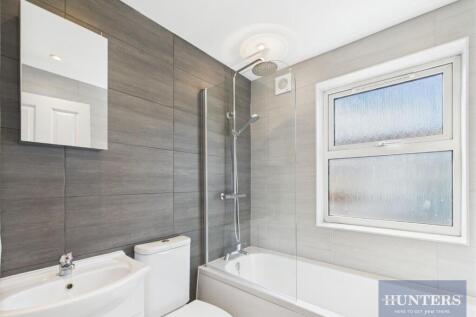 Bathroom (F1)
