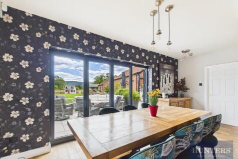 Kitchen / Breakfast Room