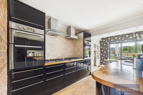 Kitchen /Left Side