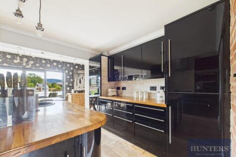 Kitchen / Right Side