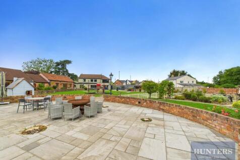 Upper Patio.jpg