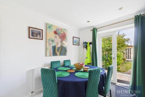 Kitchen / Dining Area