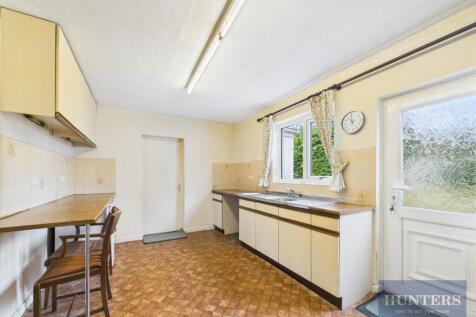 Kitchen / Dining Area