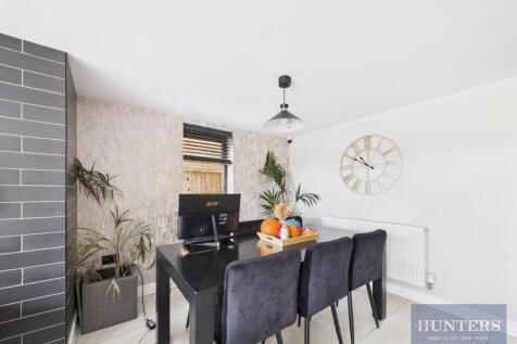 Kitchen / Living Area