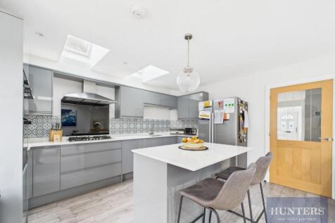 Kitchen / Dining Area