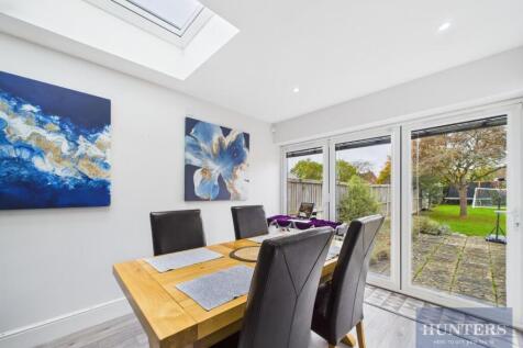 Kitchen / Dining Area