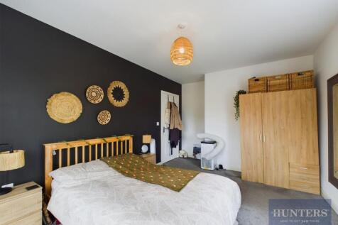 Bedroom 1 (2).jpg