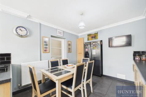 Kitchen / Dining Area
