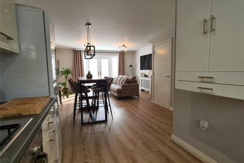 Kitchen/Dining Area
