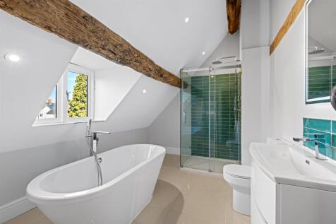 Ensuite to Bedroom 3