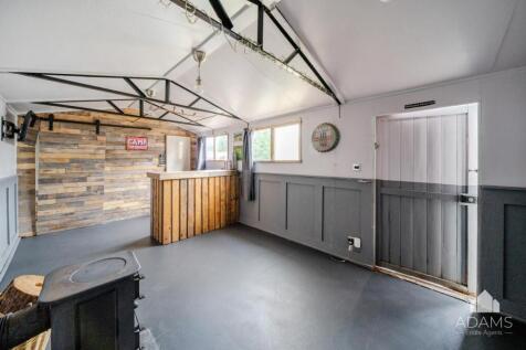 Garage/Workshop