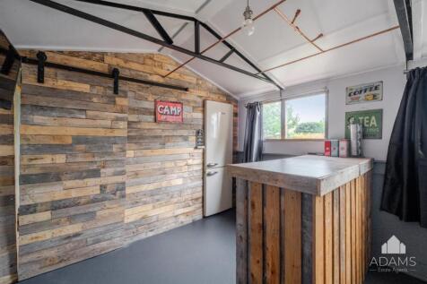 Garage/Workshop