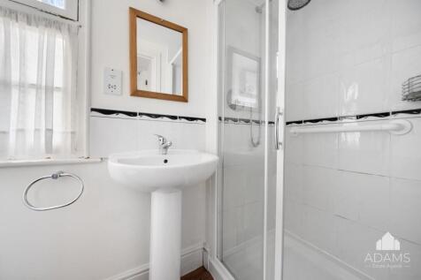 Ensuite to Bedroom 3