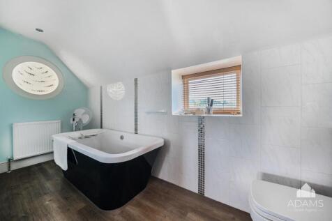 Ensuite to Bedroom 1