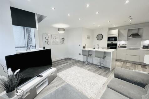 Live In Dining Kitchen