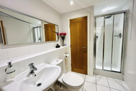 Bed 1 En Suite