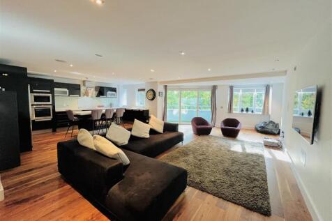 Living, Dining Room and Breakfast Kitchen
