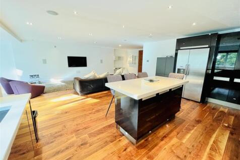 Lving, Dining Room and Breakfast Kitchen 3