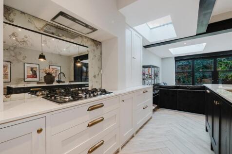 Live In Dining Kitchen