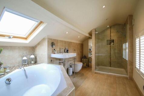 Principal Bathroom 3