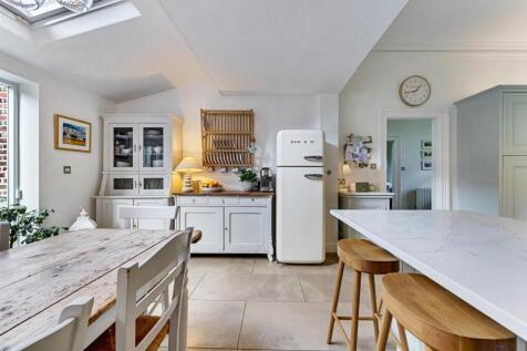 Live In dining Kitchen