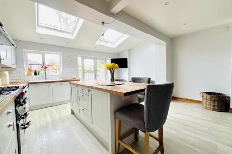 Live In Dining Kitchen