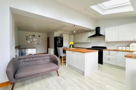 Live In Dining Kitchen