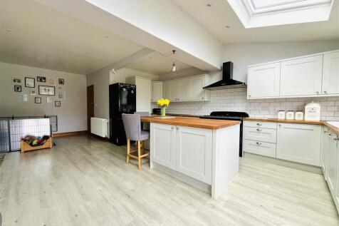 Live In Dining Kitchen