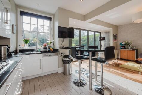 Live In Dining Kitchen