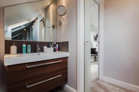 Principal Bedroom En Suite
